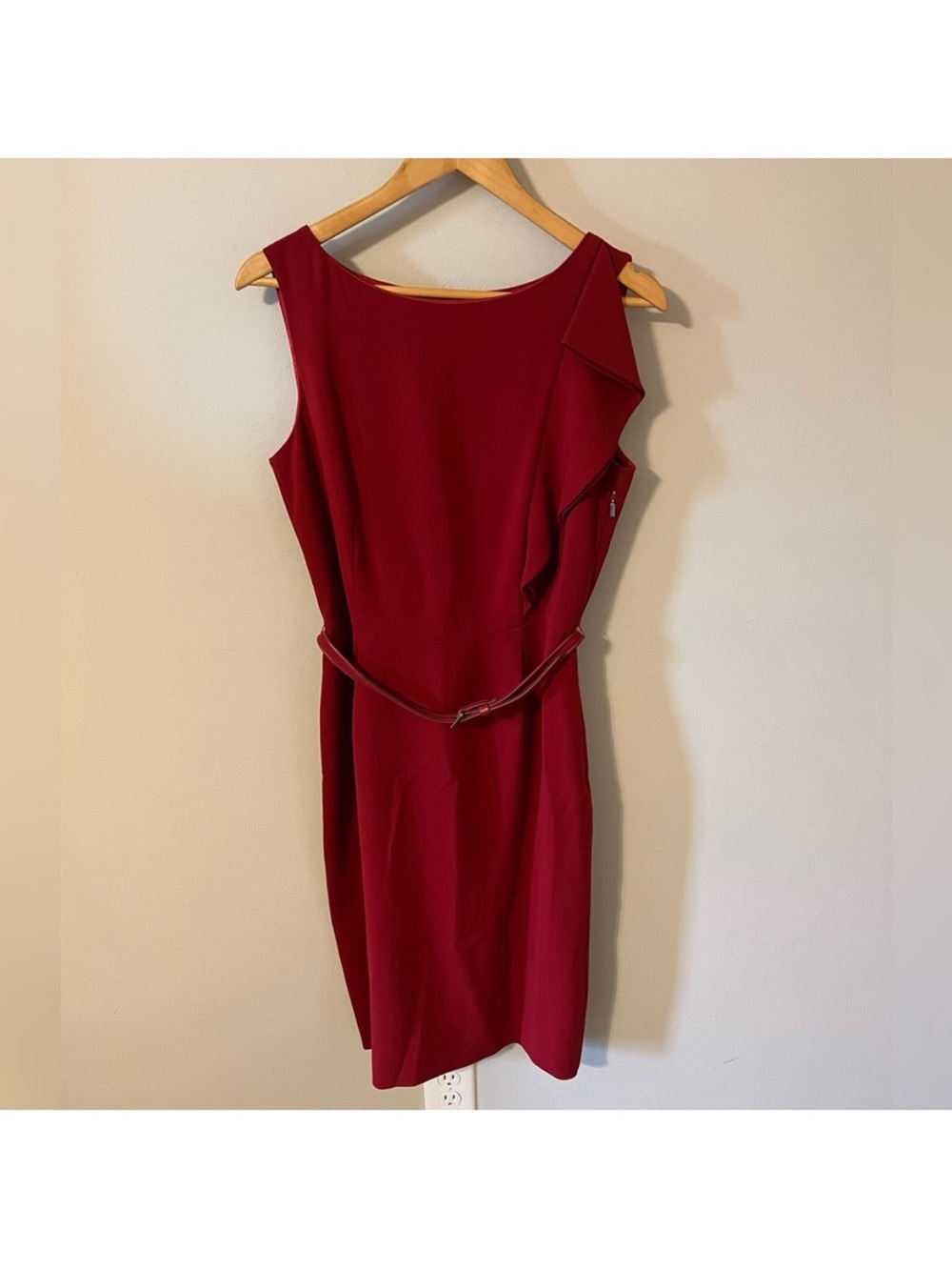 MaxMara Sleeveless Burgundy Sheath Dress with Slim Waist Belt - Picture 2 of 9
